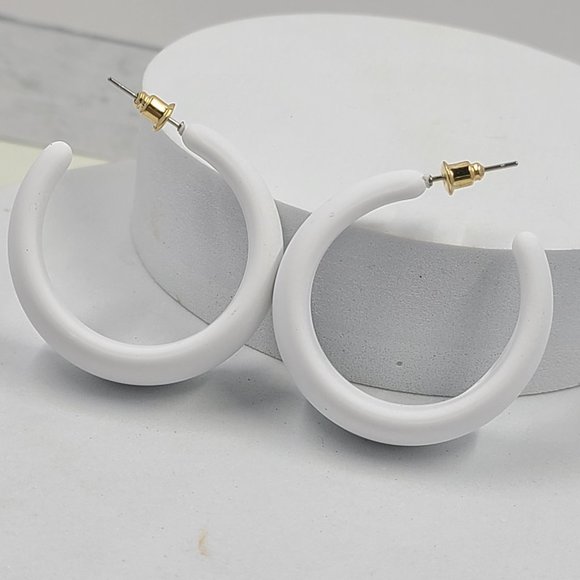 White 80's Retro Smooth Matte Texture 1.5" Semi Wide Fashion Hoop Earrings - Picture 2 of 11